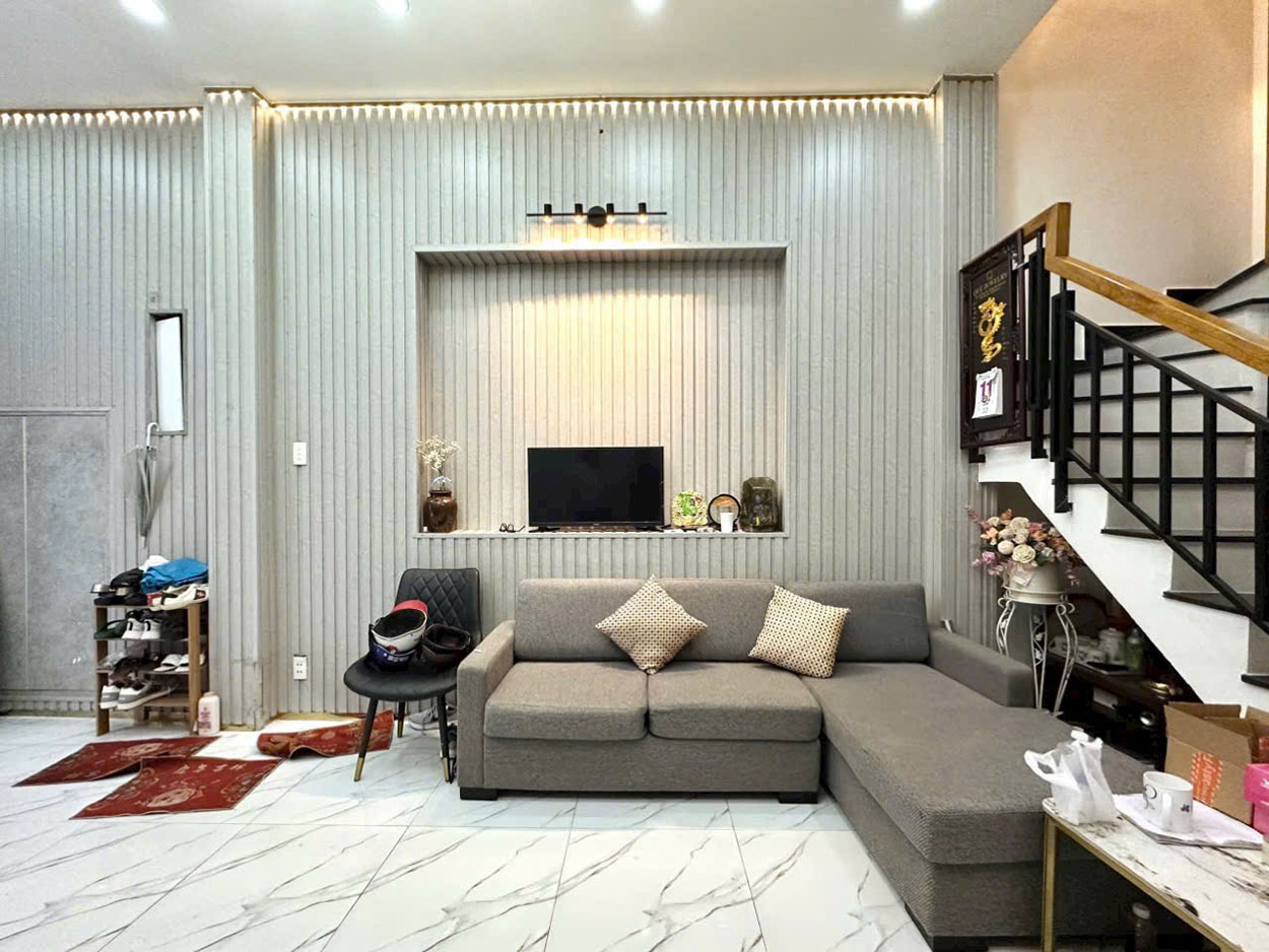 Nhà phố 3 lầu, 5 phòng, full nội thất Khu Thời Trang Lê Văn Sỹ - Có Hợp Đồng thuê 28triệu/tháng